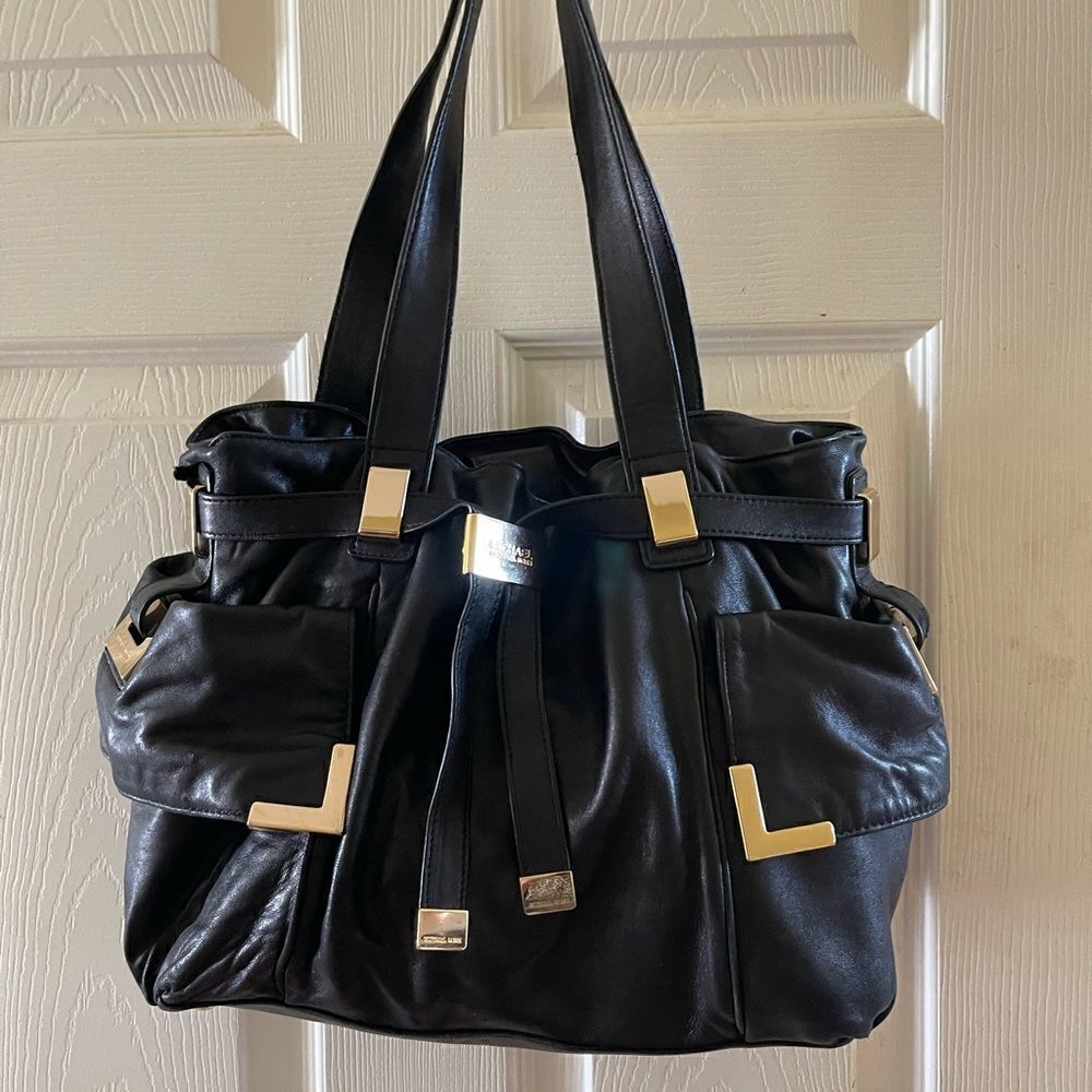 Authentic Michael Kors Beverly soft leather black drawstring satchel - Picture 2 of 12